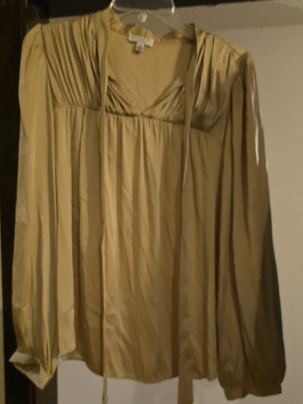 Current Air Cream Blouse with V-Neck Tie